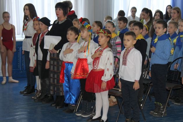 В школе № 39 ко Дню Вооруженных Сил Украины прошел концерт
