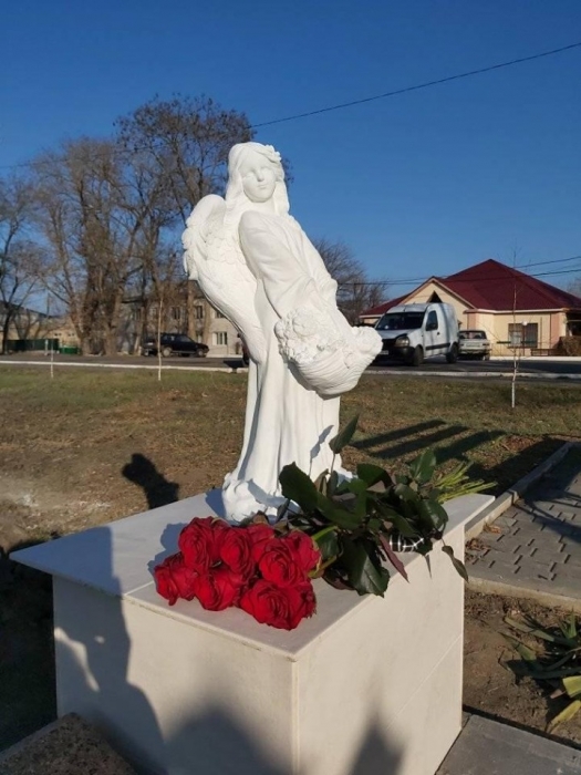 На Одесчине установили памятник в честь зверски убитой Даши Лукьяненко