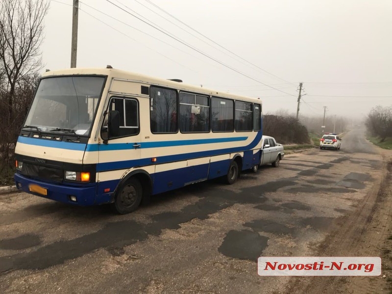 Под Николаевом рейсовый автобус столкнулся с «Волгой»: один пострадавший