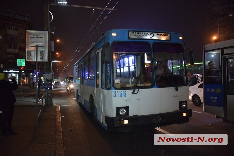 В центре Николаева притерлись две маршрутки — на проспекте огромная пробка