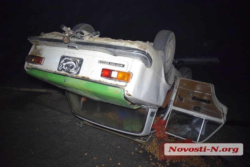 Под Николаевом перевернулся автомобиль — водитель в больнице