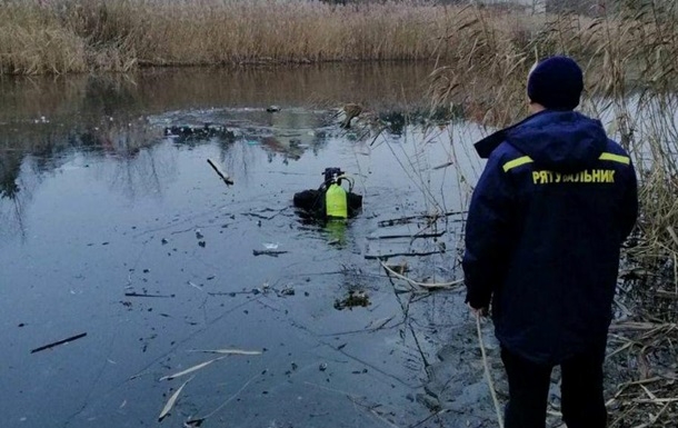 Под Киевом двое мужчин провалились под лёд на озере - водолазы вытащили их мертвыми