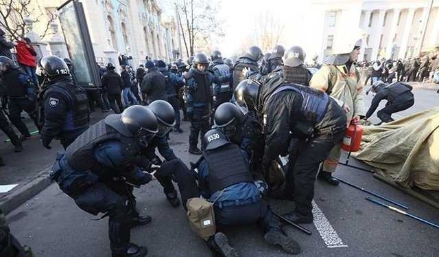 В Киеве во время акций протеста погиб человек