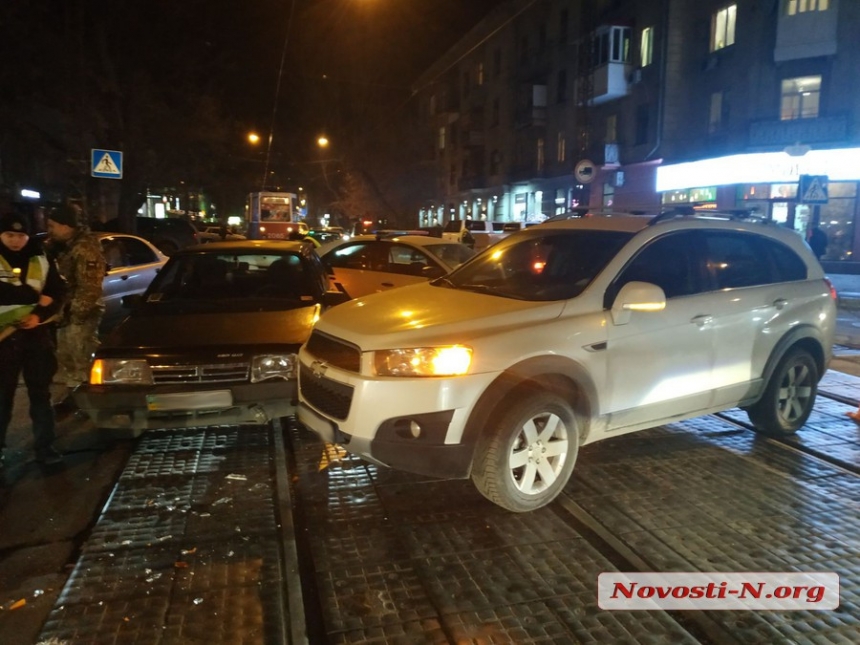 В центре Николаева два ДТП — на Московской и Потемкинской пробки, заблокировано движение трамваев