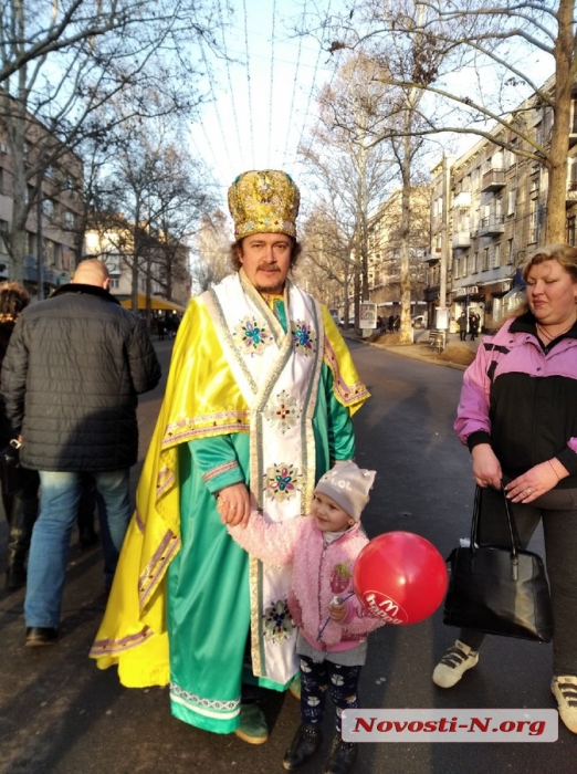 Святой Николай ходил по Соборной и угощал конфетами