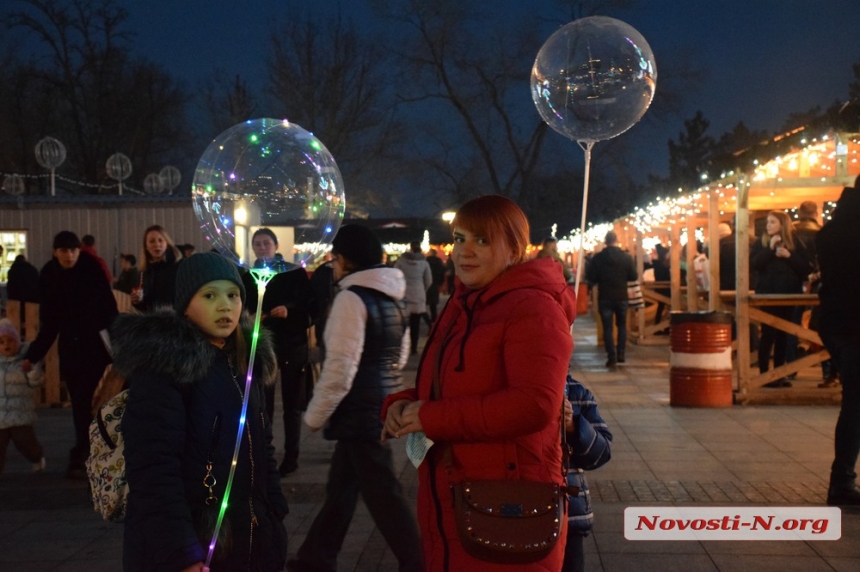 Как в Николаеве зажгли главную ёлочку. ФОТОРЕПОРТАЖ