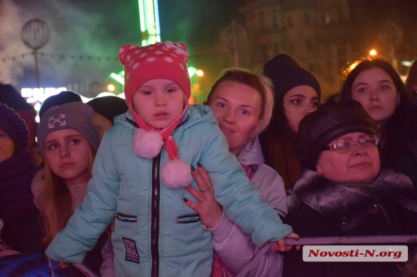 Как в Николаеве зажгли главную ёлочку. ФОТОРЕПОРТАЖ