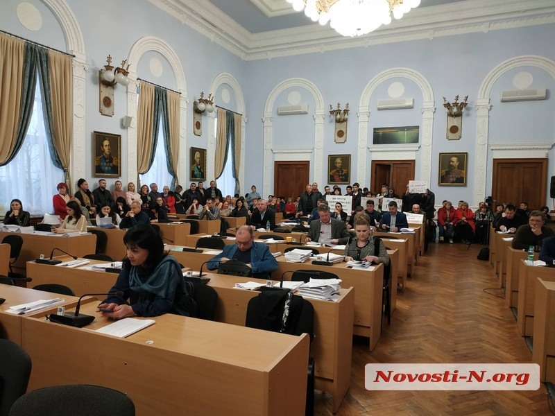 Работу сессии Николаевского горсовета продолжили до 19.00