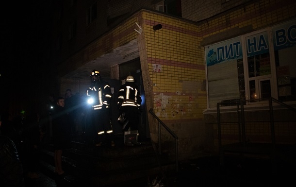 В Киеве произошел пожар в общежитии университета: эвакуировали 300 человек
