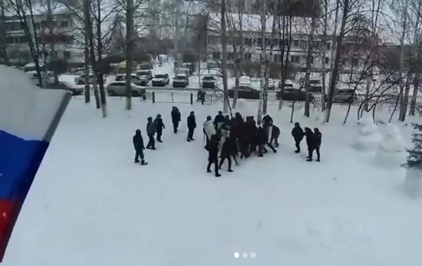 В Татарстане силовики отработали разгон митинга на школьниках. ВИДЕО