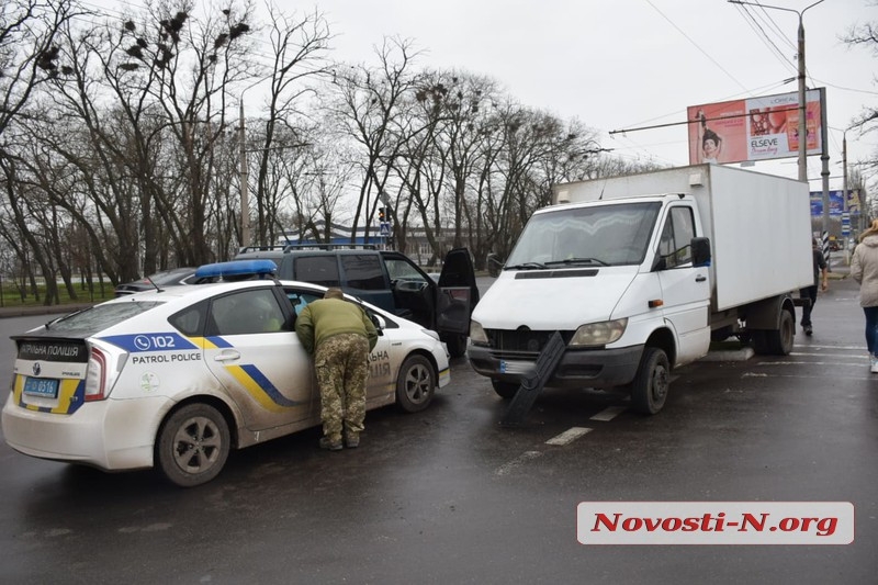 В Николаеве «Форд» протаранил грузовик