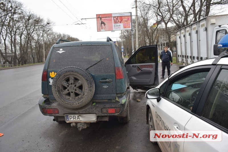 В Николаеве «Форд» протаранил грузовик