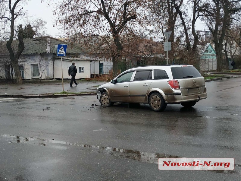 В центре Николаева столкнулись «Опель» и «Деу»