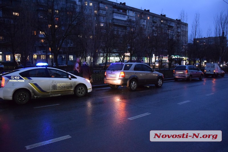 В центре Николаева пьяный водитель на «КИА» врезался в «Мицубиси»