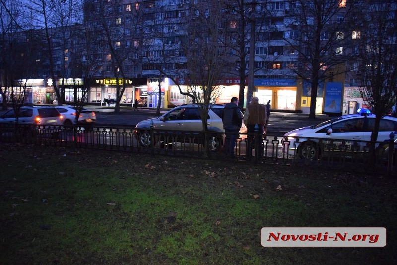 В центре Николаева пьяный водитель на «КИА» врезался в «Мицубиси»