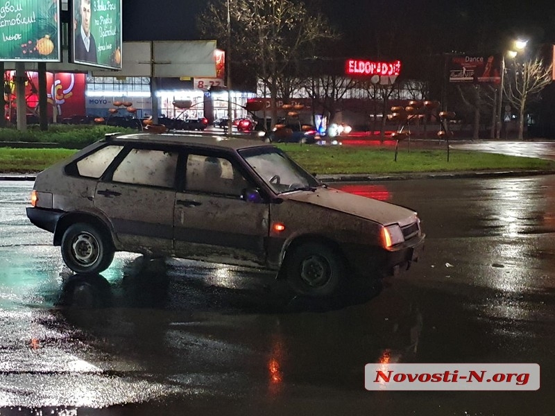 В Николаеве возле автовокзала столкнулись «ВАЗ» и «Фиат»