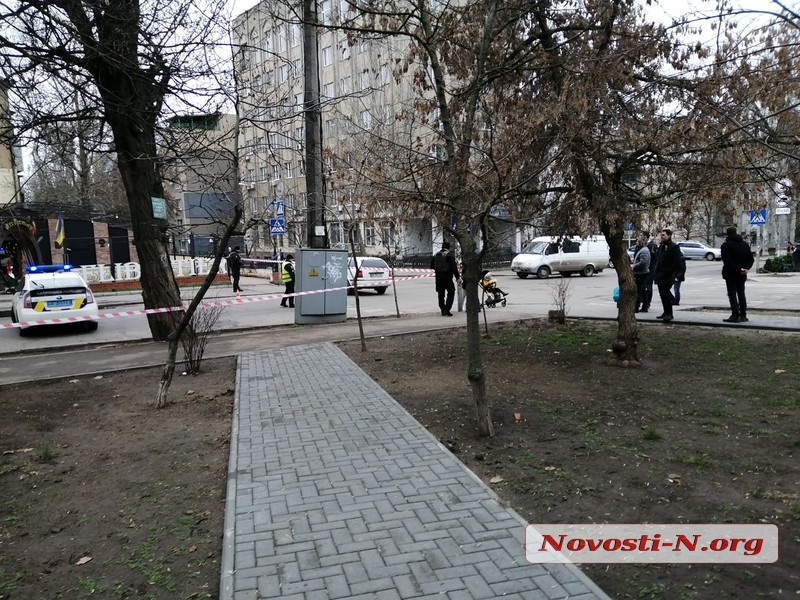 В центре Николаева у жилого дома нашли гранату: улица перекрыта. ОБНОВЛЕНО