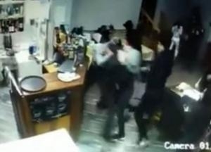 В Мукачево неизвестные жестоко избили посетителей кафе