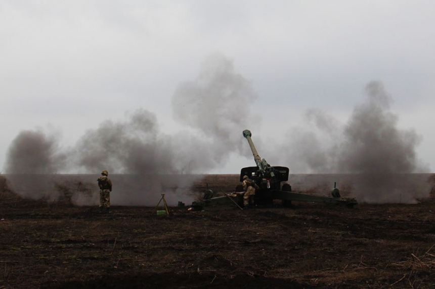 В первый день нового года на Донбассе ранен военный