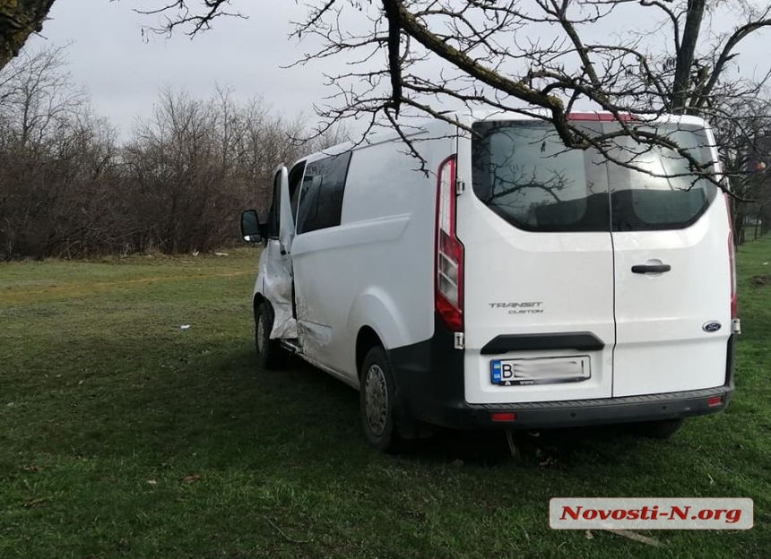 В Николаеве «Мицубиси» протаранил «Форд»: двое пострадавших