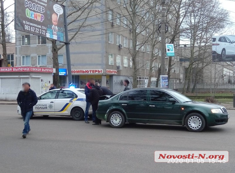 В Николаеве автобус врезался в «Шкоду»