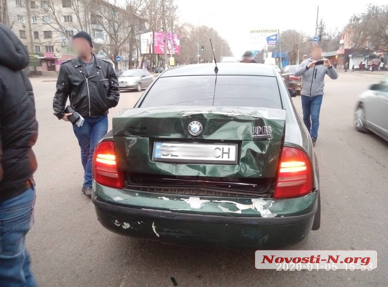 В Николаеве автобус врезался в «Шкоду»