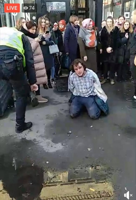 В Киеве полиция задержала националистов, пытавшихся сорвать лекцию российской блогерши Митрошиной