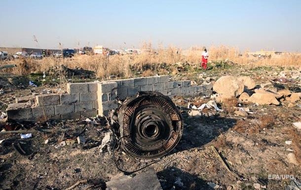 У пилотов упавшего украинского Boeing пропала связь с диспетчерами сразу после взлета
