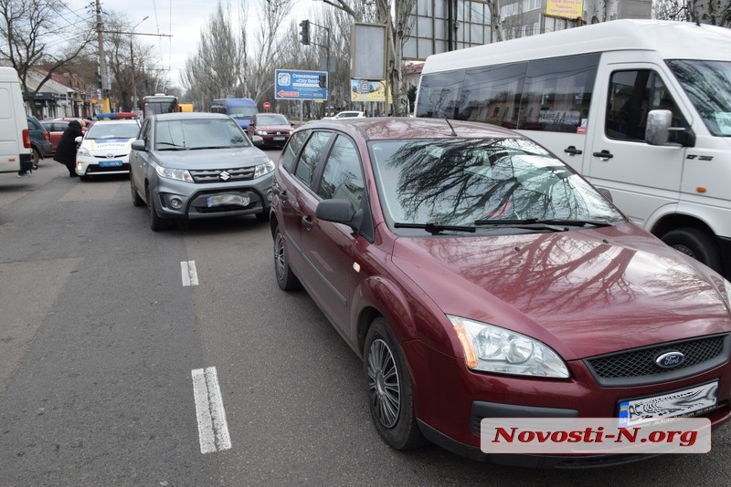 В центре Николаева столкнулись «Сузуки» и «Форд»
