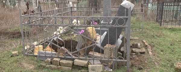 На старом кладбище в Херсоне разбили 17 памятников