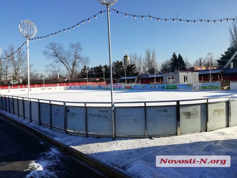 В Николаеве демонтировали главную городскую елку