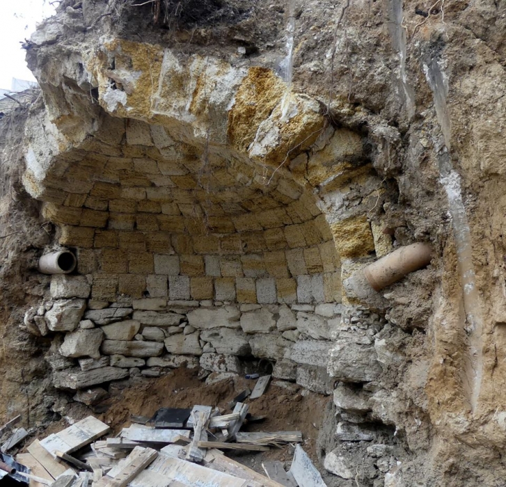 В Николаеве во время строительства нашли старинную подземную кладку