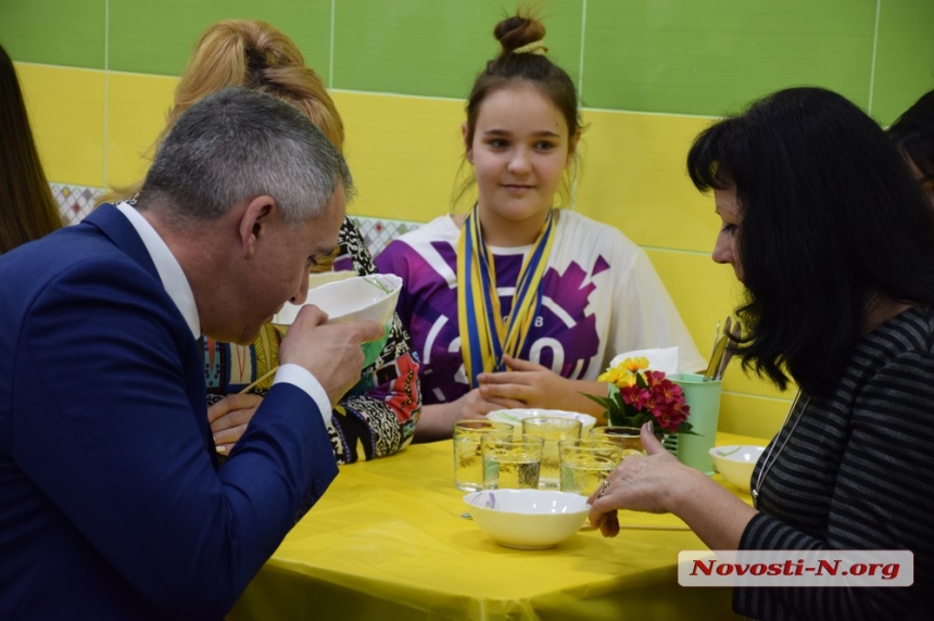 «Так должны выглядеть школы в Николаеве»: с конкурсом от участницы «Мастер шеф» открыли корпус в СОШ №36