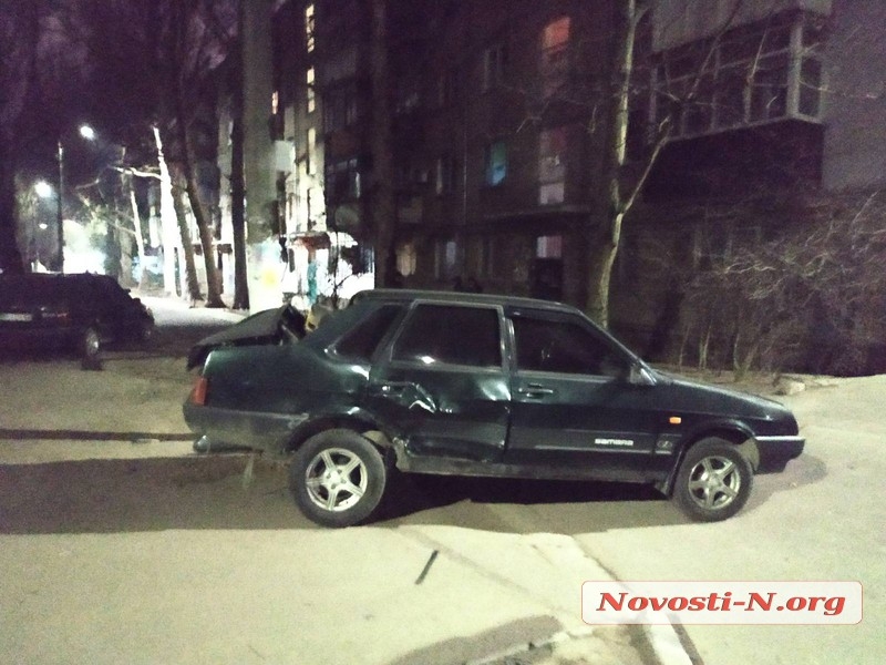 В центре Николаева столкнулись «БМВ» и «ВАЗ»