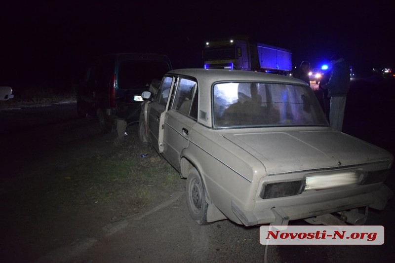 Под Николаевом «Жигули» врезались в «Рено» — пострадали оба водителя