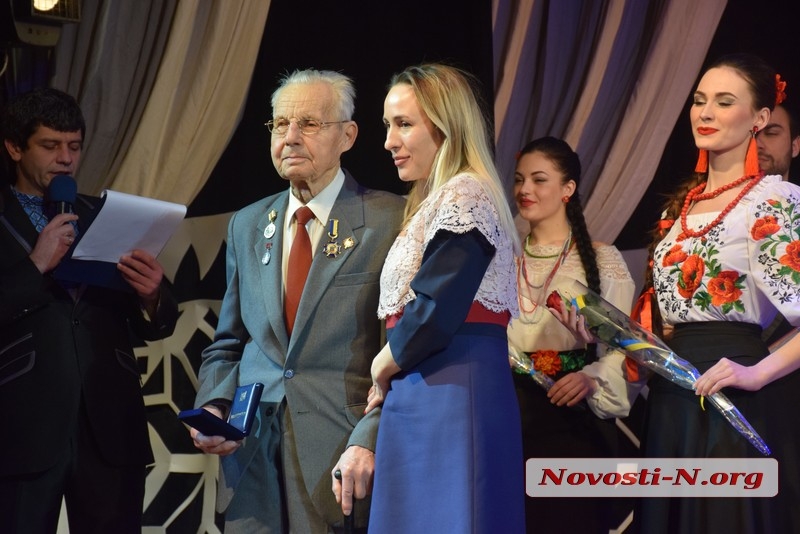 В Николаеве торжественно отметили День соборности Украины