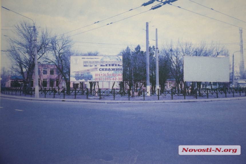 В Николаеве хотят снести «удручающие» билборды возле облагороженного сквера