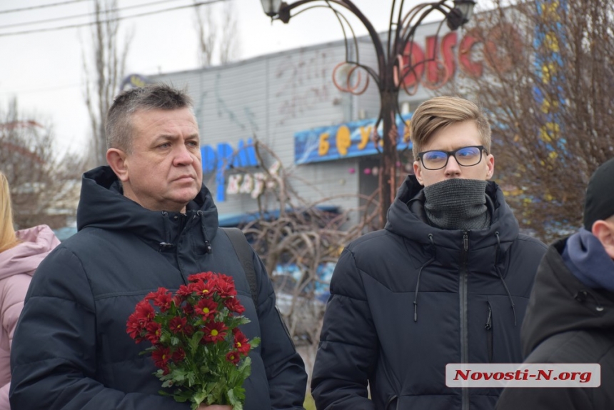 «Бой под Крутами»: глава облсовета сама начала митинг-реквием, из-за опоздания вице-губернатора