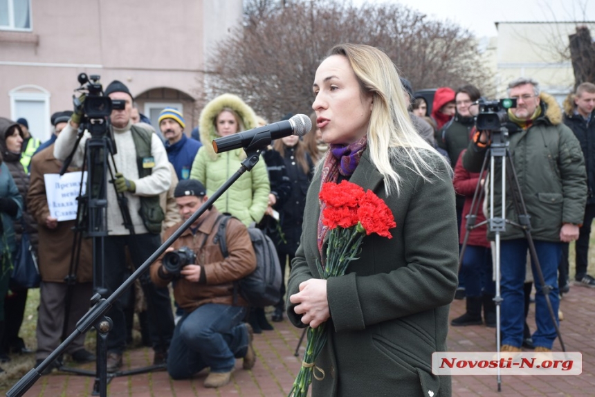 «Бой под Крутами»: глава облсовета сама начала митинг-реквием, из-за опоздания вице-губернатора