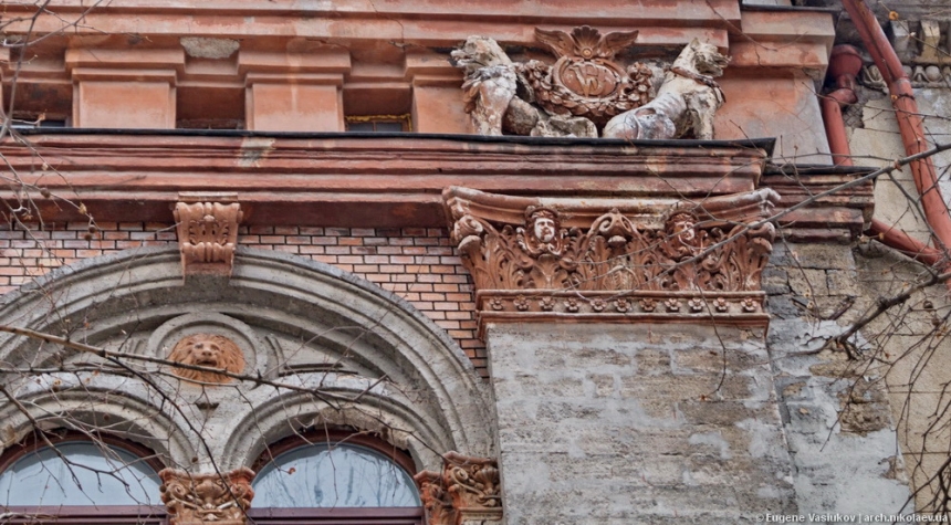 Дом со львами и ангелами: последнее дореволюционное здание на Соборной в аварийном состоянии