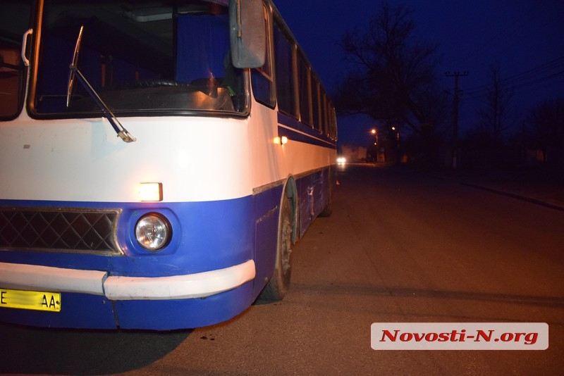 В Николаеве пьяный водитель на «Мерседесе» протаранил пассажирский автобус