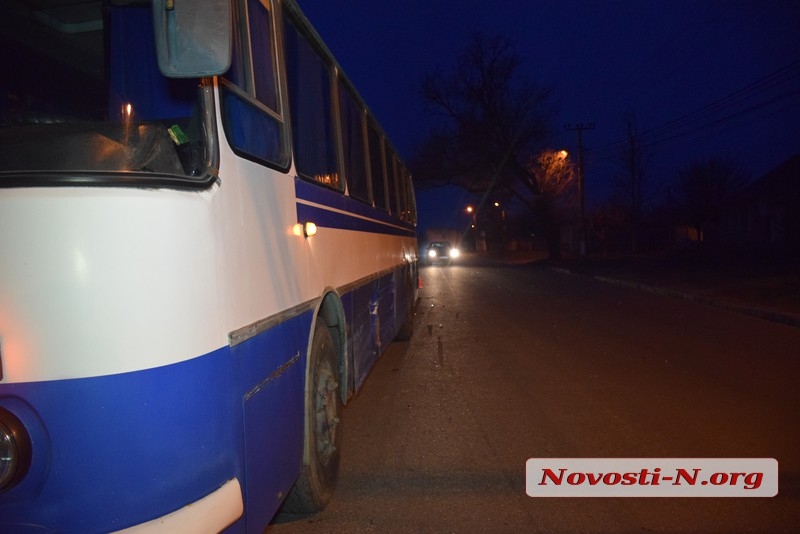 В Николаеве пьяный водитель на «Мерседесе» протаранил пассажирский автобус