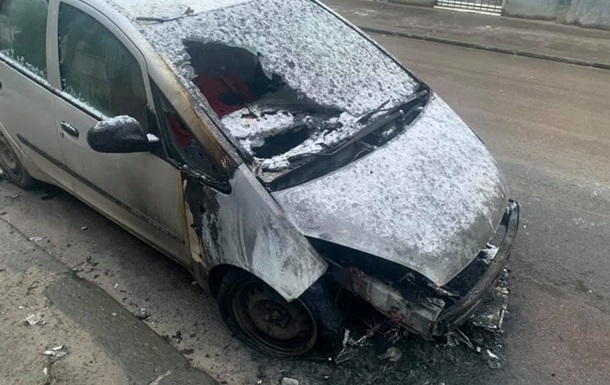 Появилось видео момента поджога авто журналистки во Львове 