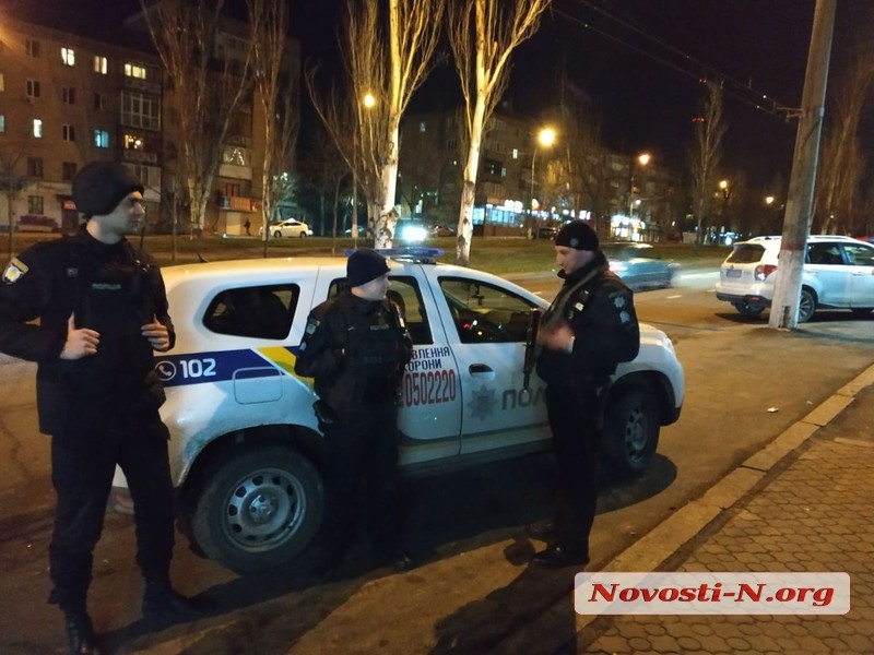 Вечером в Николаеве произошла массовая драка — один из дерущихся ворвался в кафе с ножом