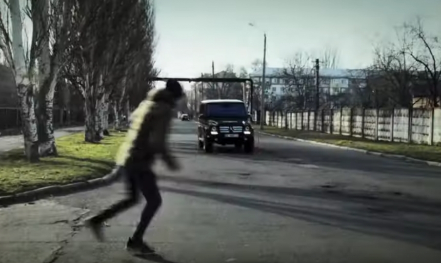 Николаевец снял социальный ролик о «бессмертных пешеходах»