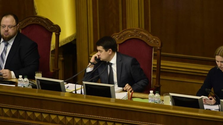 Рада одобрила сокращение численности нардепов до 300