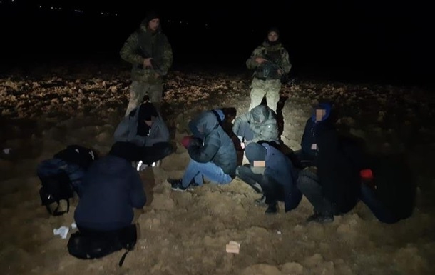В Закарпатской области пограничники поймали 10 нелегалов