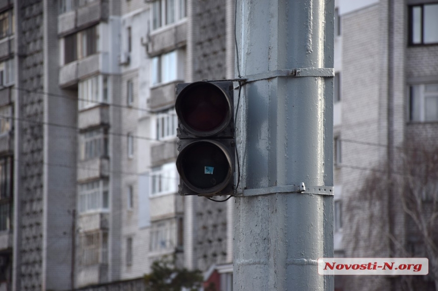 В центре Николаева на аварийном перекрестке не работают светофоры. ВИДЕО