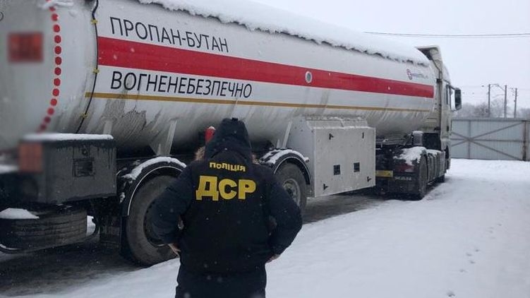 В Днепропетровской области мошенники заправляли авто клиентов АЗС бытовым газом