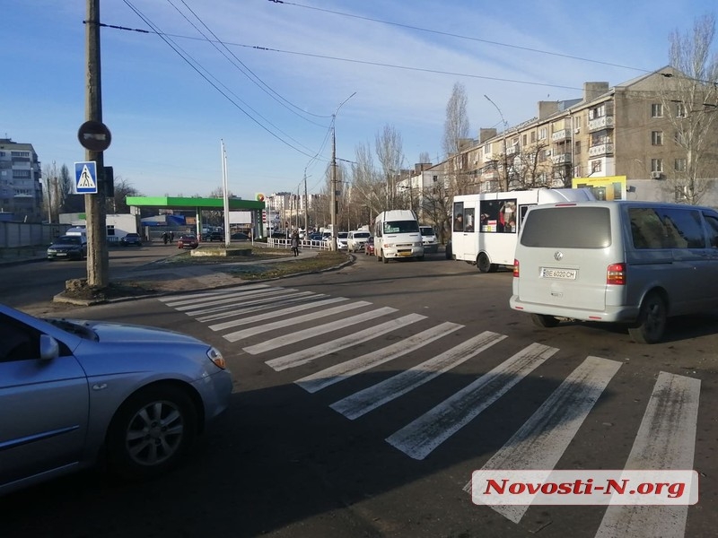 В Николаеве столкнулись «Дэу» и «Мерседес»: в Лесках огромная пробка